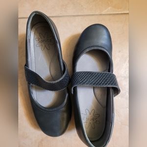 Sanita Women's Shoes Size 9